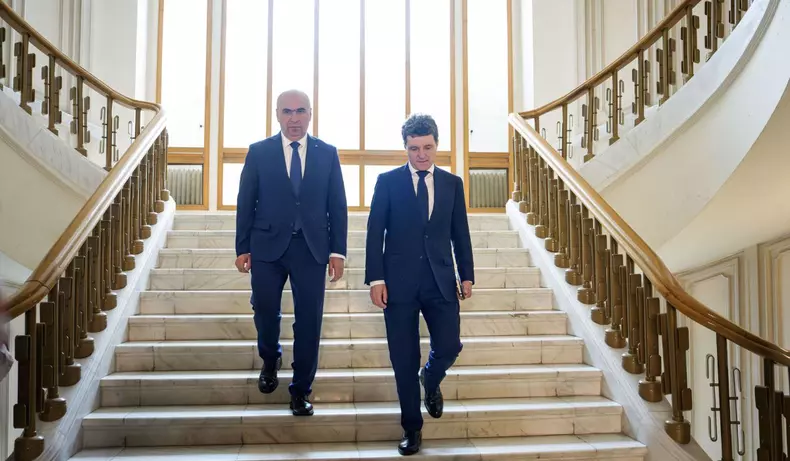Ilie Bolojan și Nicușor Dan, la ceremonia de predare - primiare a mandatului de președinte al României