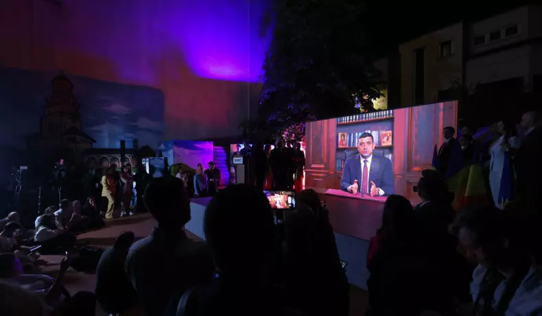 Videoclip George Simion, difuzat la sediul AUR după închiderea urnelor
