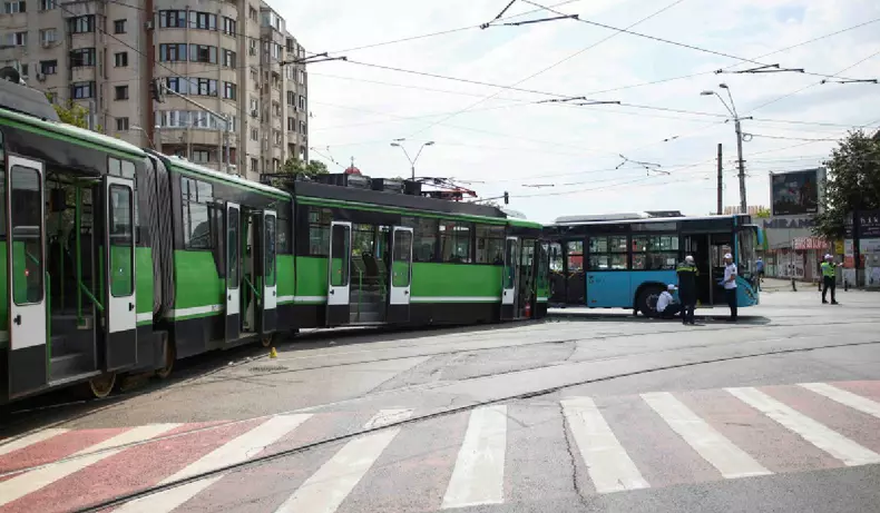 accident-tramvai-autobuz-stb-calea-13-septembrie-31-iulie-2025 (5)