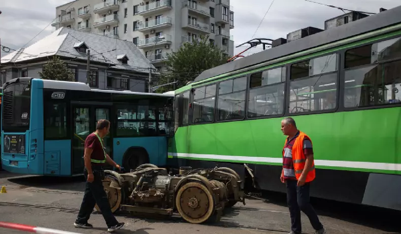 accident-tramvai-autobuz-stb-calea-13-septembrie-31-iulie-2025 (6)