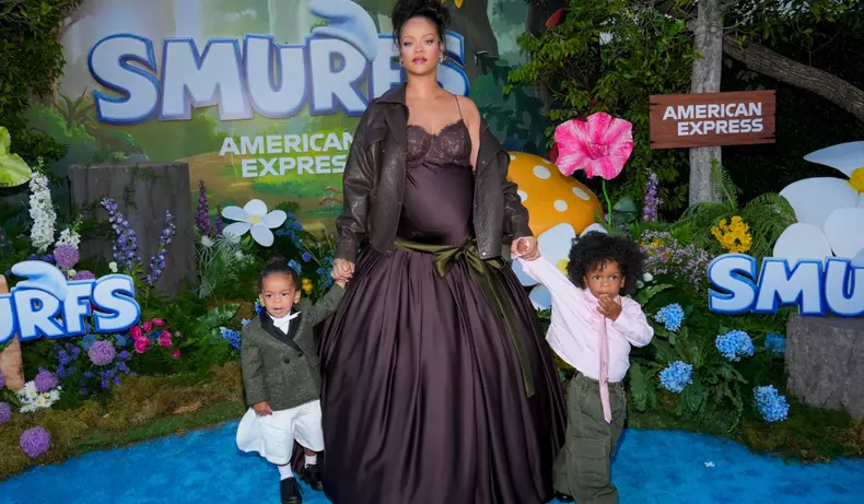 Rihanna alături de cei doi copii ai săi