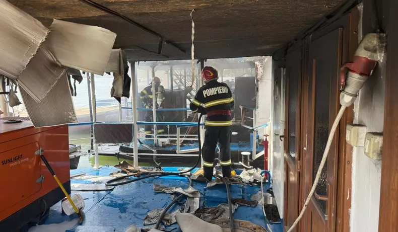 incendiu-ponton-dormitor-tulcea-3-august-2025 (1)