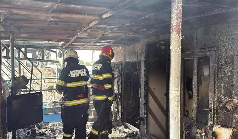 incendiu-ponton-dormitor-tulcea-3-august-2025 (3)