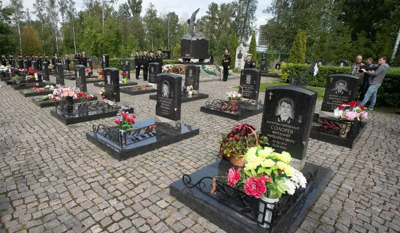 morminte-marinari-rusi-morti-tragedie-submarin-kursk (1)