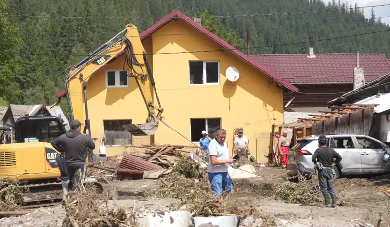 suceava brosteni curte cu namol