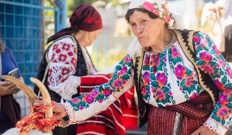 biserica-lemn-sfintii-voievozi4-cucuieti-bacau