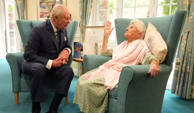 Ethel Caterham, cea mai bătrână femeie din lume, si regele Charles, septembrie 2025