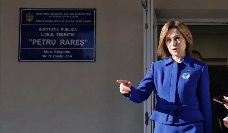 maia-sandu-vot-alegerile-parlamentare-moldova-2025-liceul-teoretic-petru-rares-chisinau