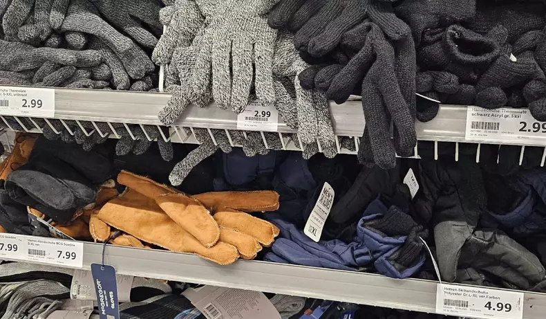 manusi iarna magazin action