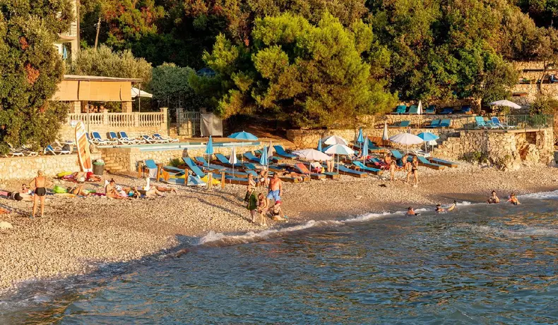 plaja muntenegru marea adriatica