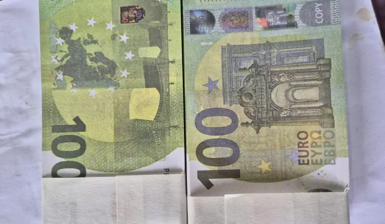 bancnote false 100 de euro
