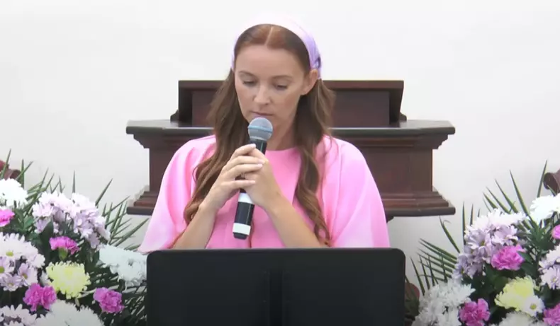 Diana Dumitrescu la biserică