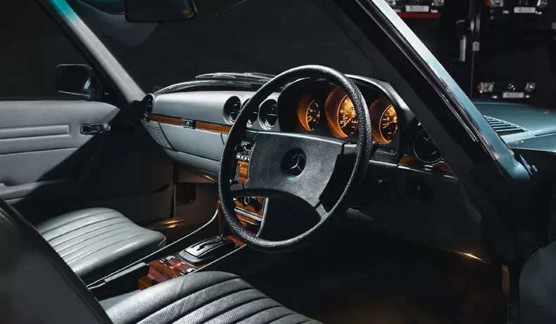 interior-mercedes-500-sl-marea-britanie-1982