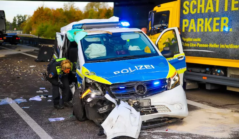masina-politie-accident-camion-germania1