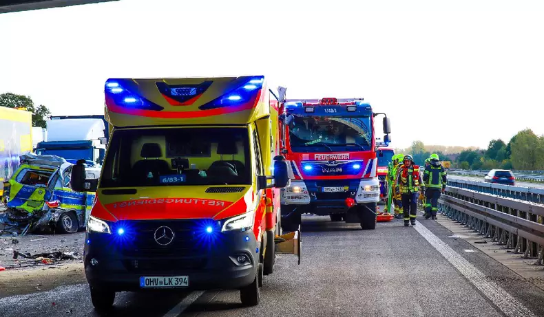 masina-politie-accident-camion-germania2