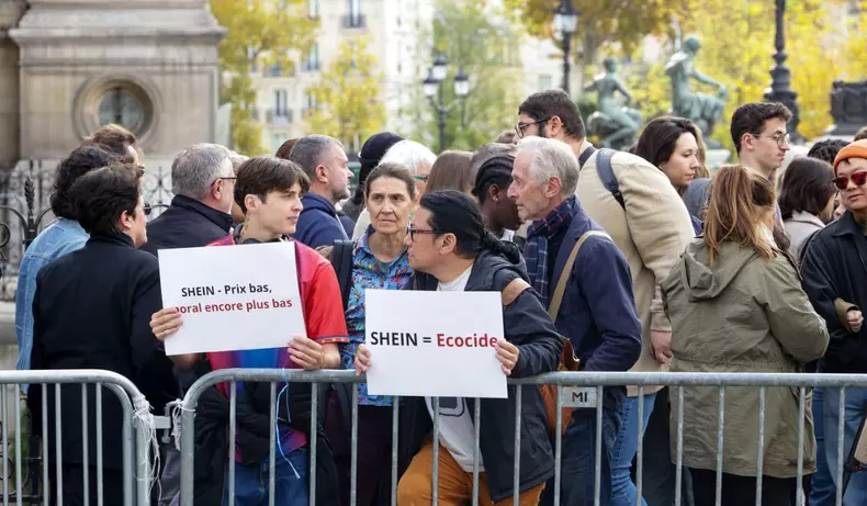 proteste deschidere a primului magazin fizic Shein la BHV - Paris, Franța - 05 noiembrie 2025 (1)