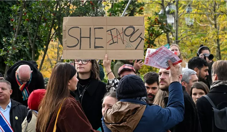 proteste deschidere a primului magazin fizic Shein la BHV - Paris, Franța - 05 noiembrie 2025 (2)