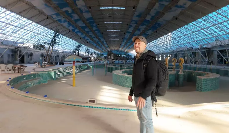 Cel mai mare parc acvatic interior părăsit (5)