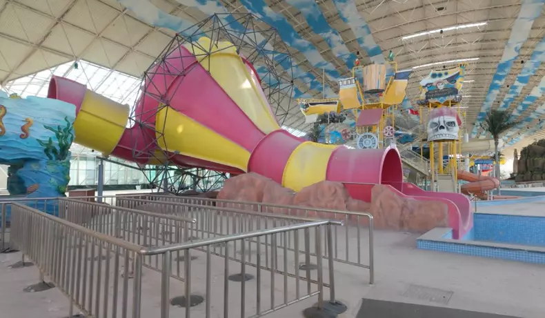 Cel mai mare parc acvatic interior părăsit (8)