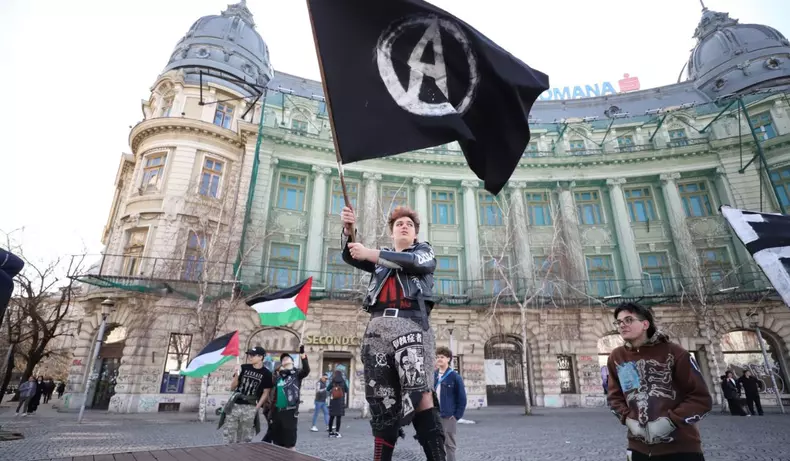 protest-drepturile-femeilor-piata-universitatii-8-martie-2026-bucuresti (6)