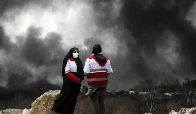 teheran-acoperit-fum-toxic-sua-israel-bombardat-depozite-petrol-8-martie-2026 (2)