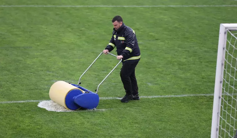 meci-romania-cipru-preliminarii-cm-fotbal-feminin-intrerupt-furtuna-bucuresti (3)