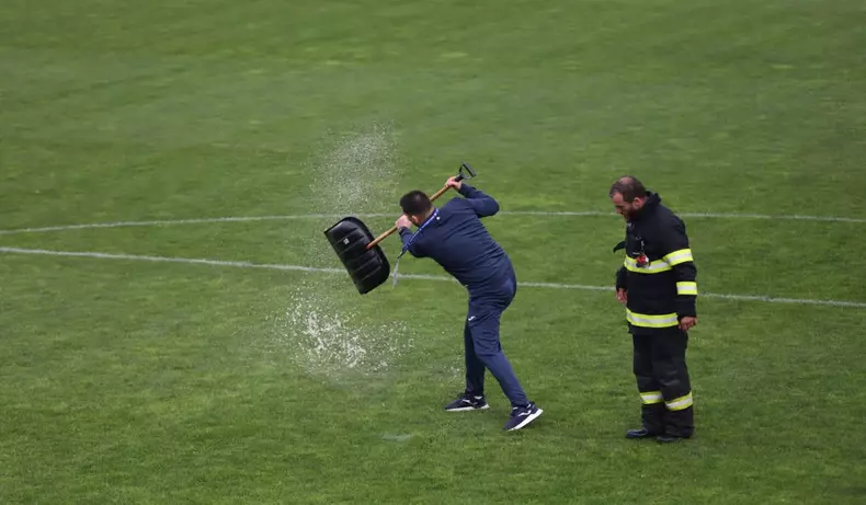 meci-romania-cipru-preliminarii-cm-fotbal-feminin-intrerupt-furtuna-bucuresti (6)