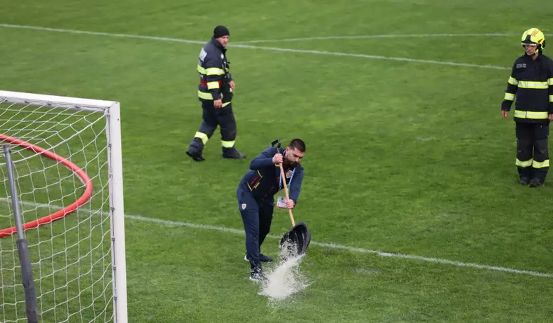 meci-romania-cipru-preliminarii-cm-fotbal-feminin-intrerupt-furtuna-bucuresti