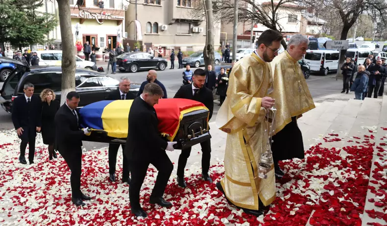 sicriu Mircea Lucescu