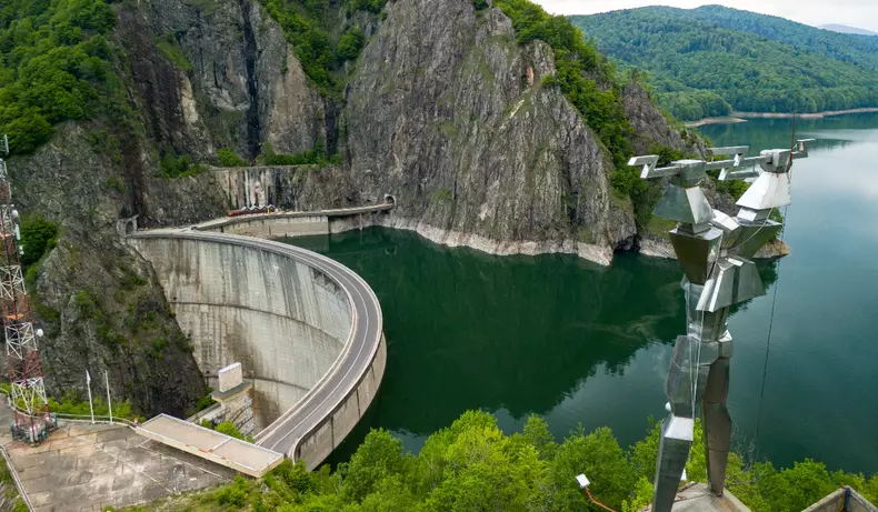 statuie prometeu baraj vidraru