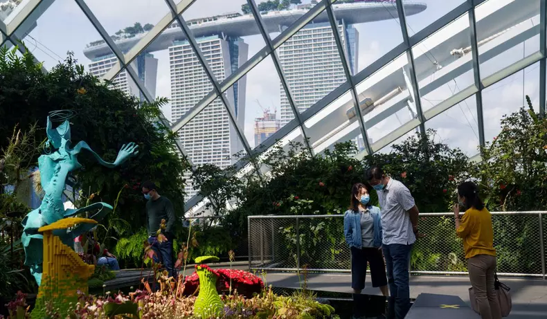 aeroport-changi-singapore-gradina-sculpturi