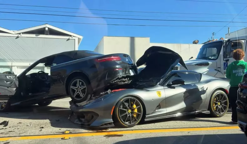 ferrari 812 competitzion lovit mercedes