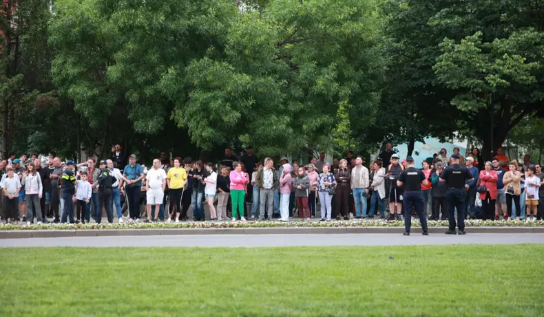 locatari galati huiduit nicusor dan