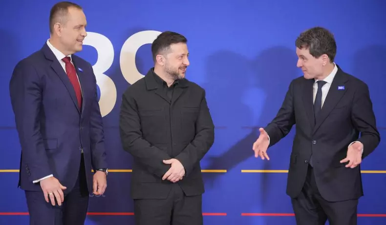 Președintele Poloniei, Karol Nawrocki (stânga), și președintele României, Nicușor Dan (dreapta), îl întâmpină pe președintele Ucrainei, Volodimir Zelenski (2)