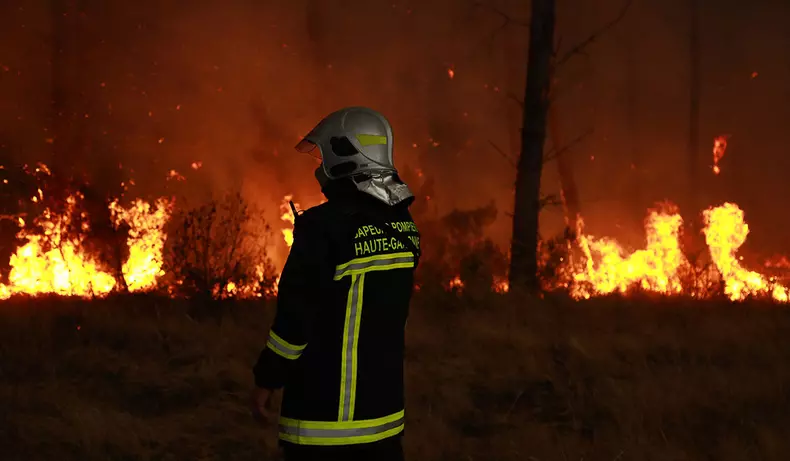 3 afp incendii franta pompieri