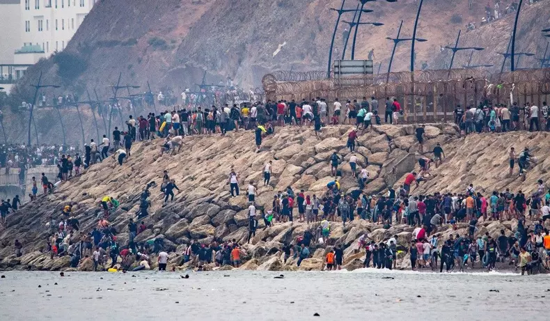 60.000 de imigranți au luat cu asalt Ceuta, dar aproape toți au fost returnați în Maroc Foto: Profimedia