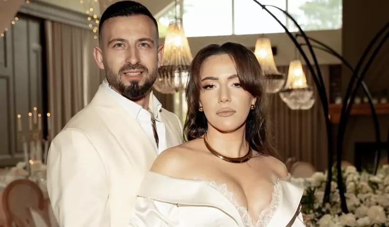 FRANCESCA SARAO SI CRISTI PUNGA _INSULA IUBIRII