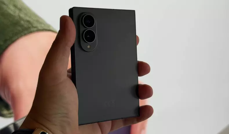 Samsung Galaxy Z Fold8 (1)