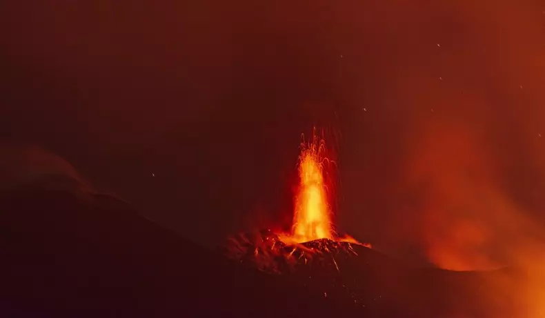eruptie-etna-11-august-2026-italia-zboruri-suspendate-aeroport-catania (3)