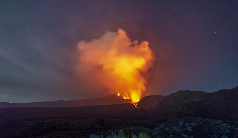 eruptie-etna-11-august-2026-italia-zboruri-suspendate-aeroport-catania (4)