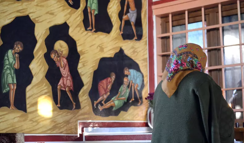 Schitul babicilor din Jurilovca: locul unde văduvele satului se retrag la bătrânețe