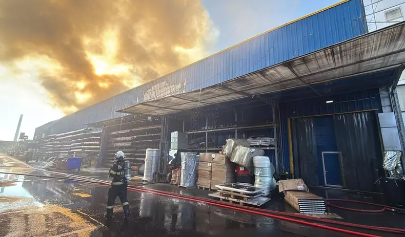 incendiu-depozit-iuliu-maniu-bucuresti-roalert