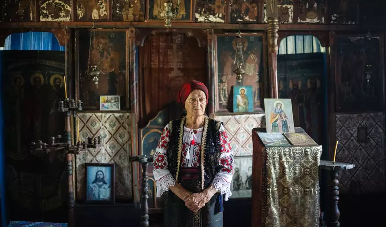 biserica-lemn-sfintii-voievozi12-cucuieti-bacau