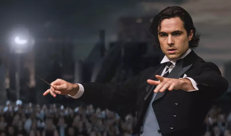 filmul cravata galbena (4)