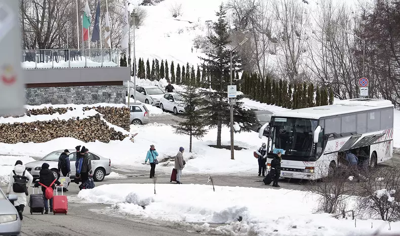 turistii-rusi-plecand-cu-autocarul-2