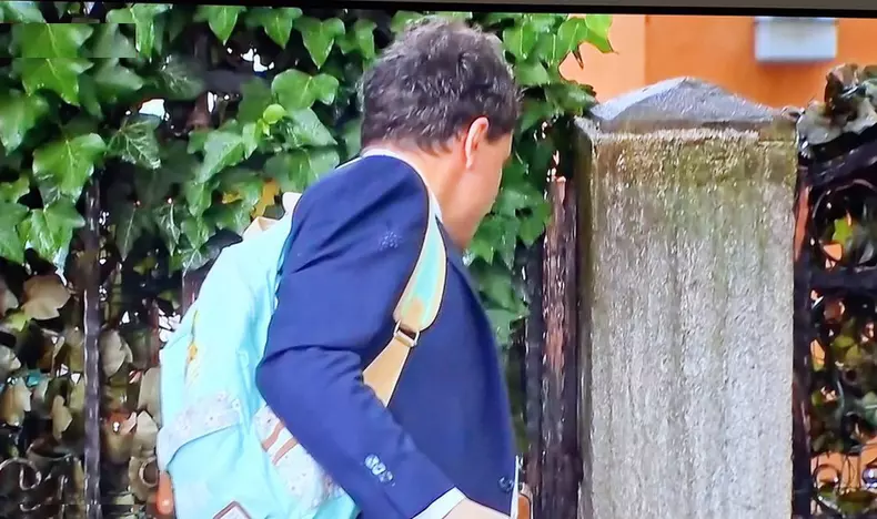 nicusor-dan1-ghiozdan-copil-ziua-investiturii