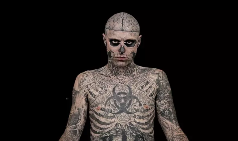 Gaga zombie boy's looking all made up with life
