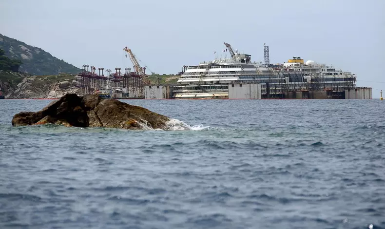 Costa_Concordia_EPA_5.jpg