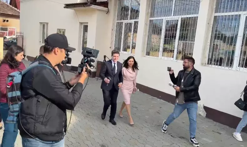 Mirabela Grădinaru și Nicușor Dan la secția de votare (7)