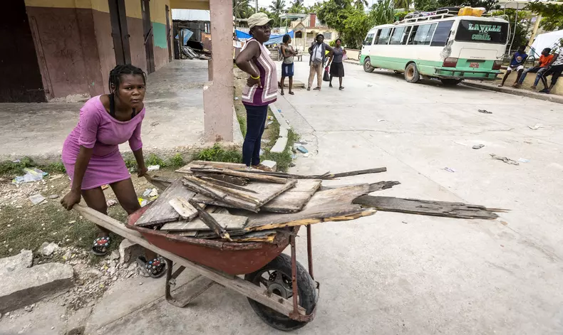 Thousands Left Homeless After Quake - Haiti
